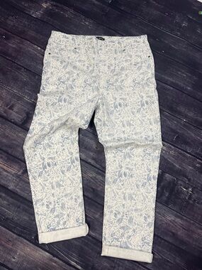 Mario Serrani White and Light Blue Floral Waistband Capri Pants